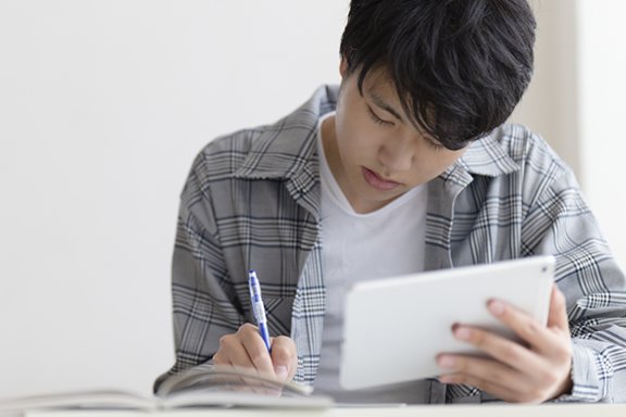 授業は校舎以外で何度でも受講できる